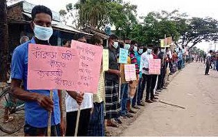 চীনে কাঁকড়া রপ্তানী চালুর দাবীতে সাতক্ষীরায় মানববন্ধন