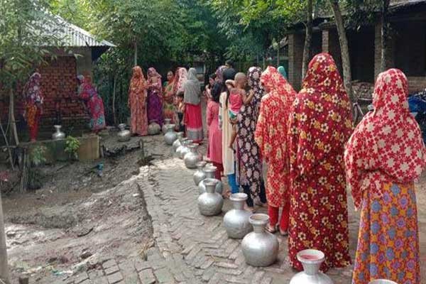 শ্যামনগরে এক টিউবওয়েলই ভরসা