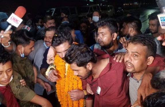 আবারো মুচলেকা দিয়ে নুর মুক্ত, মঙ্গলবার বিক্ষোভের ডাক