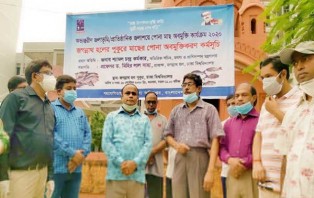 জগন্নাথ হল ও ঢাকেশ্বরী মন্দির পুকুরে মাছের পোনা অবমুক্ত