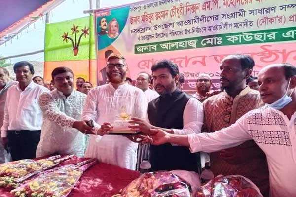 জাফরউল্যার ঘোষিত নৌকার প্রার্থী সোনার নৌকা দিয়ে যোগ দিলেন নিক্সন শিবিরে