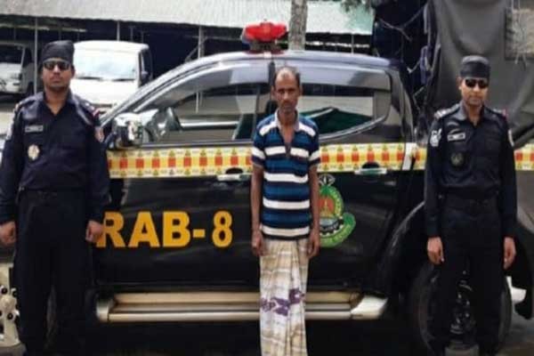 মাদারীপুরে শীর্ষ সন্ত্রাসী আলমগীর গ্রেফতার, বিদেশী অস্ত্র, গুলি ও ইয়াবা উদ্ধার