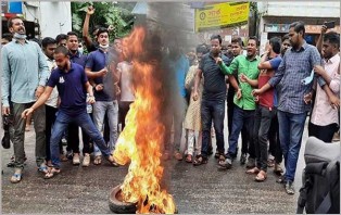 ছাত্রাবাসে সংঘবদ্ধ ধর্ষণের প্রতিবাদে উত্তাল এমসি কলেজ প্রাঙ্গণ