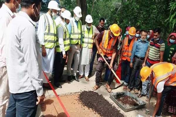 শিবচরে মাসব্যাপী গ্রামীন সড়ক রক্ষনাবেক্ষনে নেমেছে এলজিইডি