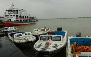 কাঁঠালবাড়ি-শিমুলীয়া নৌরুটে স্পীডবোটের মুখোমুখি সংঘর্ষে আহত-৫, লঞ্চের তলা ফেটে ডোবার উপক্রম