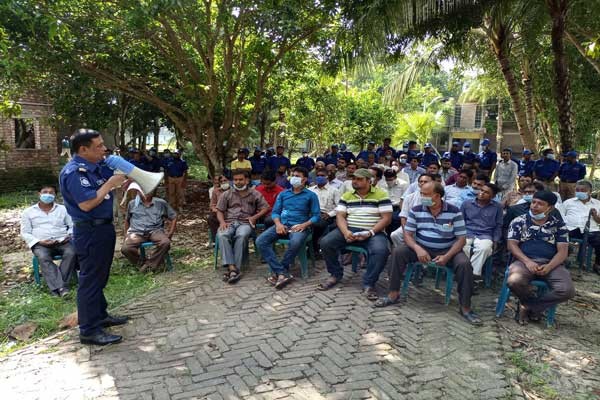 দূর্গা পূজা উপলক্ষে সালথা থানা পুলিশের মতবিনিময়