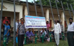 সালথার আটঘর ইউনিয়ন পরিষদে সেলাই মেশিন ও টিউব‌য়েল বিতরন