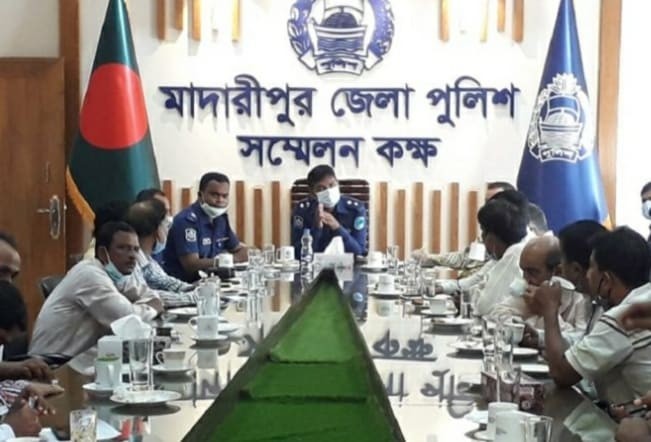 শারদীয় দূর্গা পূজা উপলক্ষে মাদারীপুরে পুলিশ সুপারের প্রস্তুতি সভা অনুষ্ঠিত