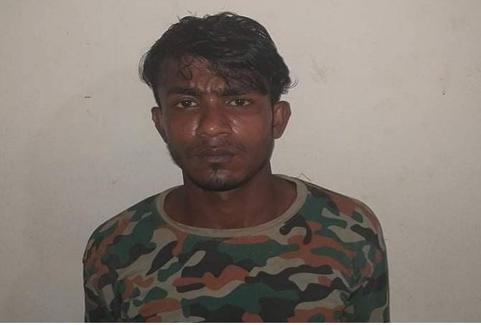 টাকার জন্য মেয়েকে তিন যুবকের হাতে তুলে দিলেন বাবা!