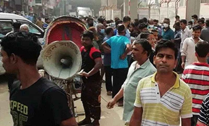 রাজধানীর রোকেয়া সরণি অবরোধ, ওয়াসার পানি দাবি
