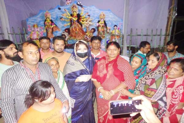সালথায় শামা ওবায়েদের পূজা মন্ডপ পরিশর্দন