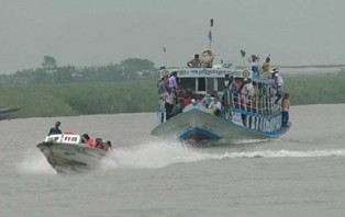 কাঁঠালবাড়ী-শিমুলিয়া রুটে নৌযান চলাচল স্বাভাবিক