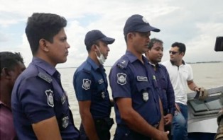 পদ্মায় মা ইলিশ নিধনের অপরাধে ১৮ জেলে আটক