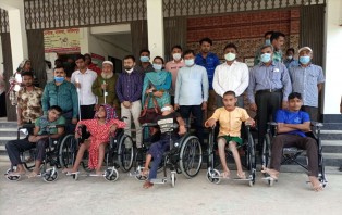 সালথায় প্রতিবন্ধীদের মাঝে হুইল চেয়ার বিতরণ
