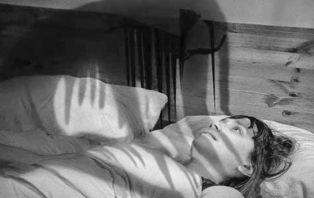 ঘুমের ঘোরে বোবায় ধরে? যেভাবে মুক্তি পাবেন