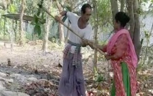 চার মাসের অন্তঃসত্ত্বা নারীর গর্ভপাত প্রতিবেশীর লাথিতে