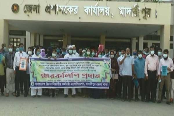 মাদারীপুরে তিন দফা দাবীতে বিচার বিভাগীয় কর্মচারীদের মানববন্ধন