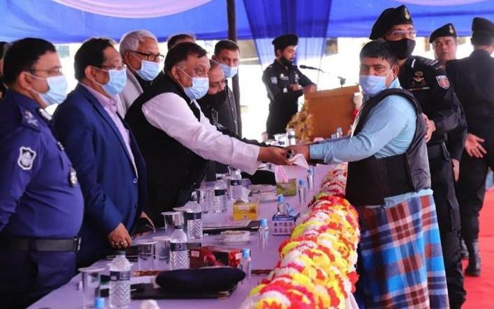 পালিয়ে বেড়াতে পারবেন, কিন্তু আস্তানা গড়তে পারবেন না : স্বরাষ্ট্রমন্ত্রী 