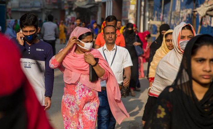 মাস্ক পরা নিশ্চিত করতে ঢাকায় ভ্রাম্যমাণ আদালত পরিচালনার নির্দেশ