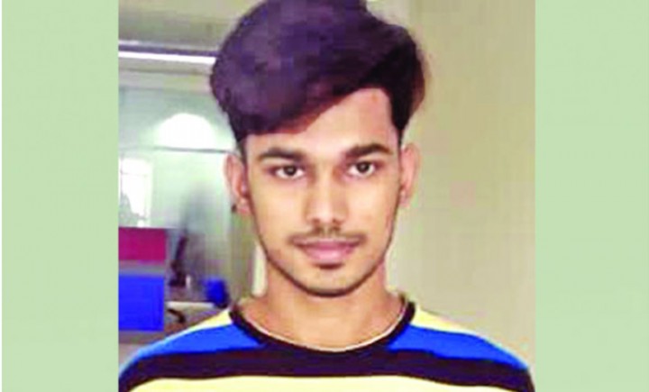 ফেসবুকে প্রেমের ফাঁদে ফেলে বহু মেয়ের সর্বনাশ করেছে রাতুল