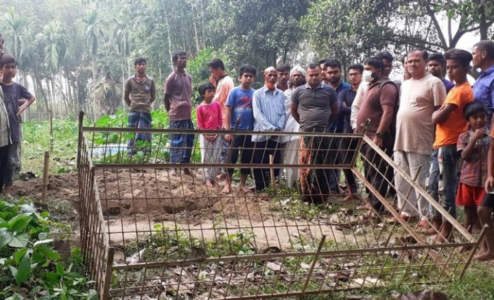 কবর থেকে নারীর লাশ চুরির চেষ্টা!