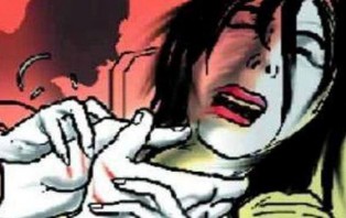 স্বামীকে গাছের সঙ্গে বেঁধে স্ত্রীকে গণধর্ষণ