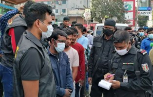 মাস্ক পরা নিশ্চিতে রাজধানীজুড়ে র‍্যাবের ভ্রাম্যমাণ আদালত, জরিমানা