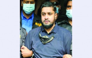গোল্ডেন মনিরের বন্ধুরা প্রভাবশালী
