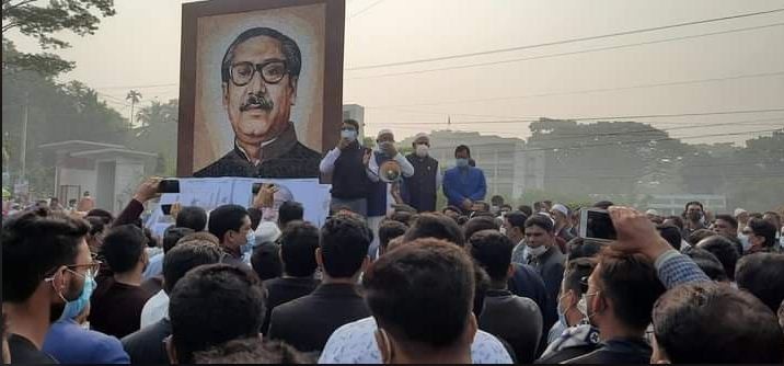 বঙ্গবন্ধু ভাস্কর্য অবমাননা : প্রতিবাদে শিবচরে আওয়ামী লীগের বিক্ষোভ সমাবেশ