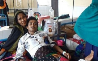 মোবাইল চুরির অভিযোগ এনে স্কুলছাত্রকে নির্যাতন