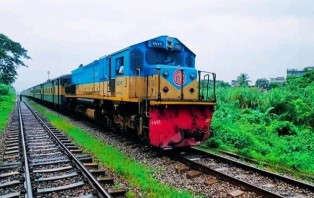 ফোন ছিল কানে, ট্রেনের নিচে খালা-ভাগ্নি