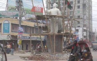 কুষ্টিয়ায় ১১ ফুট উঁচু বঙ্গবন্ধুর তিনটি ভাস্কর্য নির্মাণের উদ্যোগ