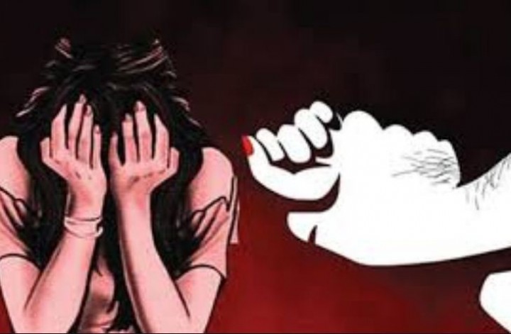 ভাত খাওয়ানোর কথা বলে ধর্ষণ করলো হকার