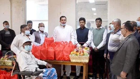 বিজয় দিবসে মুক্তিযোদ্ধাদের ফল ও মিষ্টি পাঠালেন প্রধানমন্ত্রী