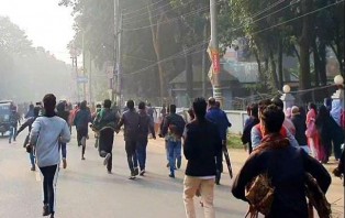 স্মৃতিসৌধে ফুল দেয়া নিয়ে নুরের সমর্থকদের সঙ্গে ছাত্রলীগের হাতাহাতি