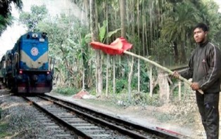 মা-ছেলে বাঁচালেন কয়েকশ’ ট্রেন যাত্রীর প্রাণ