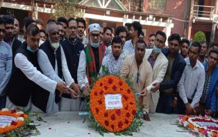 টুঙ্গিপাড়ায় বঙ্গবন্ধুর সমাধিতে কেন্দ্রীয় ছাত্রলীগের শ্রদ্ধা