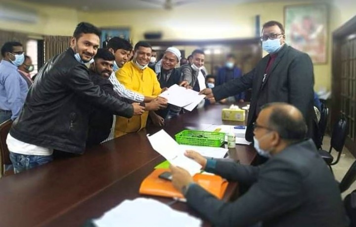 নগরকান্দা পৌর নির্বাচনে আ’লীগের মনোনয়ন ফরম সংগ্রহ করলেন আজাদ হোসেন