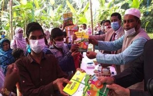 প্রতিবন্ধী স্কুল শিক্ষার্থীরা পেল নতুন বই, হুইল চেয়ার ও শীতবস্ত্র
