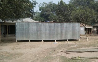 সিরাজগঞ্জ উল্লাপাড়ায় খেলার মাঠ দখল করে ঘর নির্মাণ