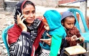 বাসস্ট্যান্ডে দুই সন্তান ও স্ত্রীকে রেখে পালালেন স্বামী
