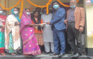 জামালপুরে ভ্যানচালক শম্পার পরিবার পেল প্রধানমন্ত্রীর উপহার