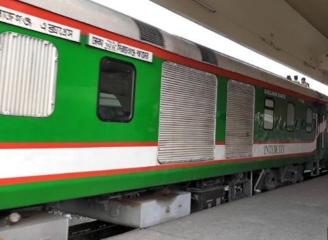 হারিয়ে গেছে চাবি, ৪ ঘণ্টা বন্ধ ‘সিরাজগঞ্জ এক্সপ্রেস’