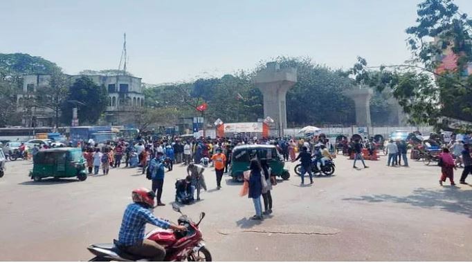 কারাগারে লেখক মুশতাকের মৃত্যুর প্রতিবাদে শাহবাগ মোড় অবরোধ