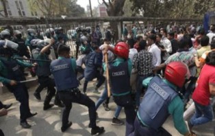 রাজধানীতে পুলিশের সঙ্গে ছাত্রদলের সংঘর্ষ