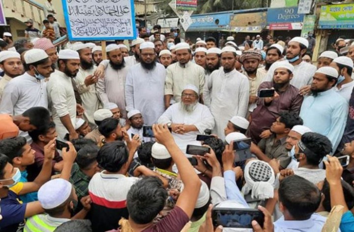 সংবাদ সম্মেলনে হেফাজতের আমির বাবুনগরী যা বললেন