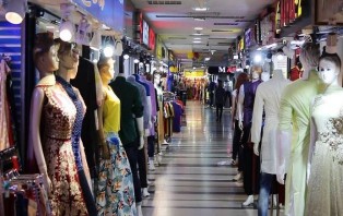লকডাউনে ৪ ঘণ্টার জন্য দোকান খোলা রাখার দাবি