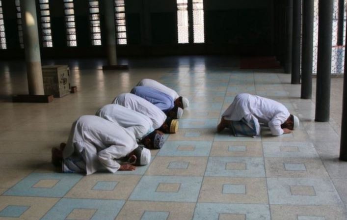 মসজিদে নামাজ আদায়ে নতুন নির্দেশনা জারি