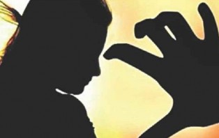 কিশোরীকে রাতভর ধর্ষণ করে বাগানে রেখে পালাল যুবক!