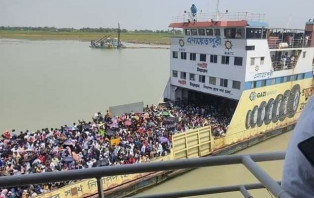 একটি ফেরিতেই পার হলো ৩ হাজারের বেশি যাত্রী